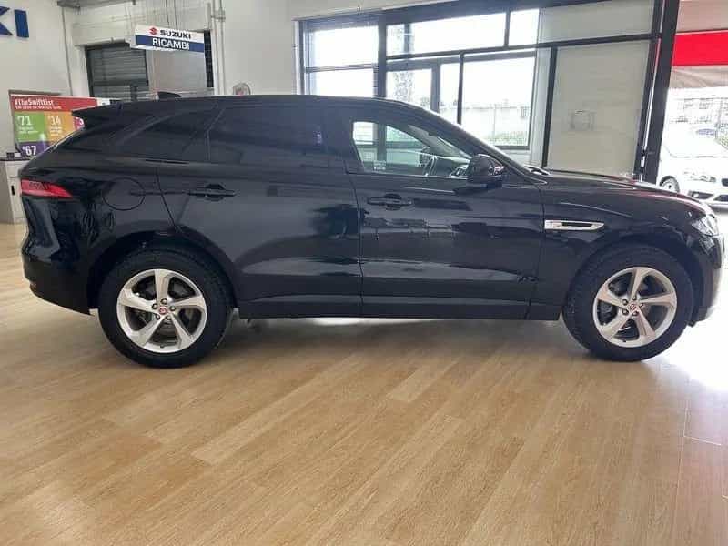 Jaguar F-Pace 2.0D 180cv PURE 04/2017-photo-3
