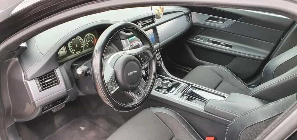 Jaguar XF Black R Sport 03/2018-photo-11