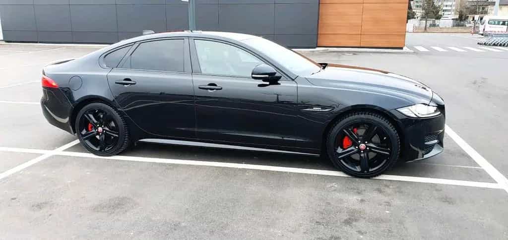 Jaguar XF Black R Sport 03/2018-photo-12