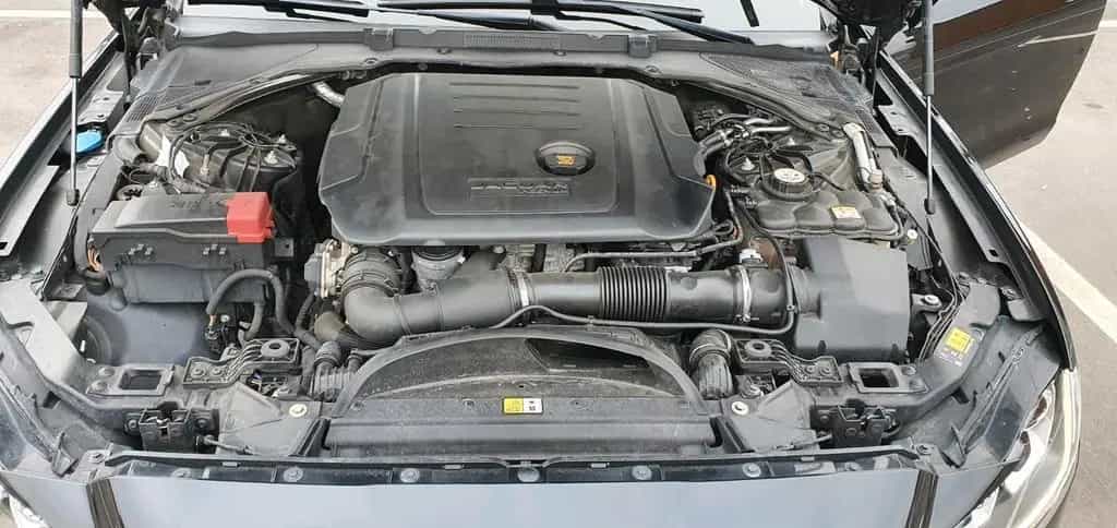 Jaguar XF Black R Sport 03/2018-photo-14