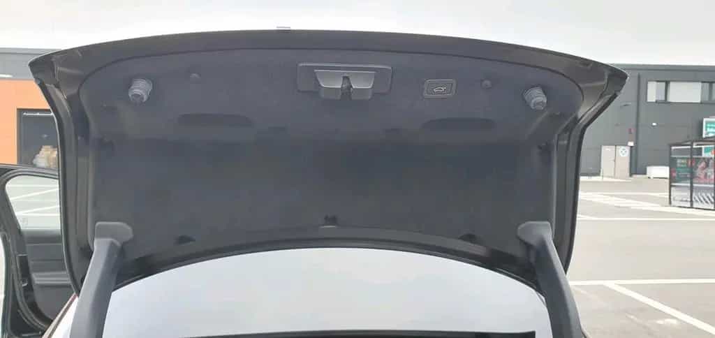 Jaguar XF Black R Sport 03/2018-photo-2