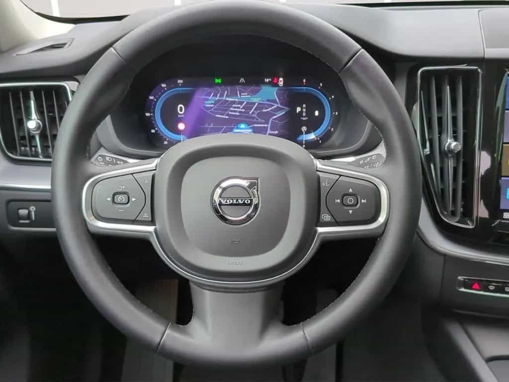 Volvo XC60 B4 Momentum PRO *Pano*Kamera*Winter-Paket* 08/2022-photo-11
