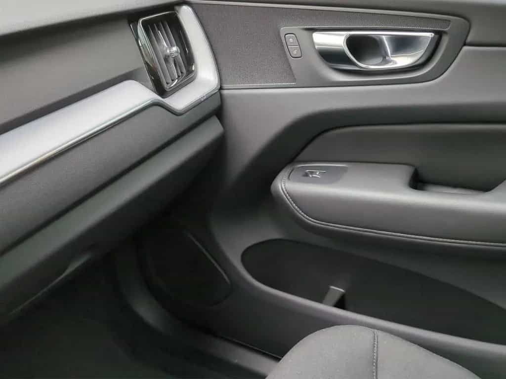 Volvo XC60 B4 Momentum PRO *Pano*Kamera*Winter-Paket* 08/2022-photo-18