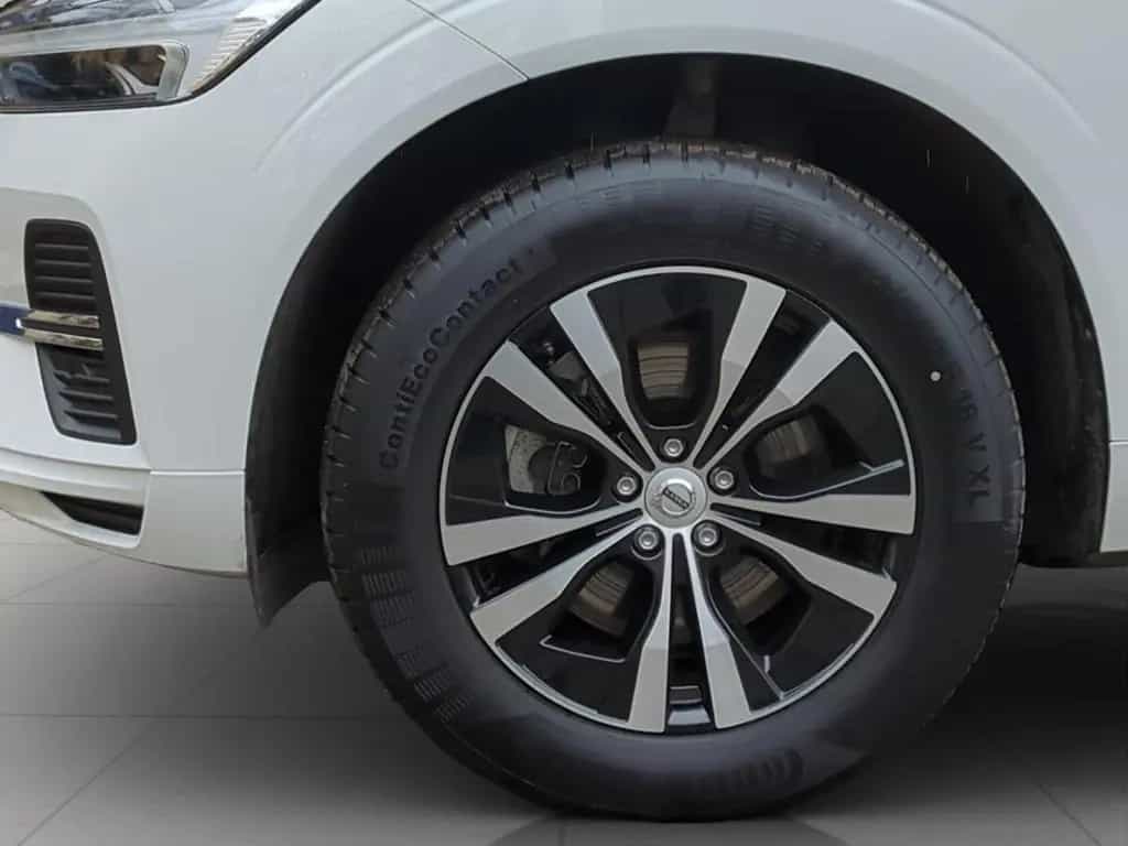 Volvo XC60 B4 Momentum PRO *Pano*Kamera*Winter-Paket* 08/2022-photo-6