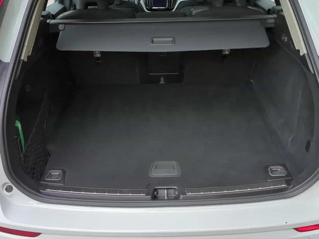 Volvo XC60 B4 Momentum PRO *Pano*Kamera*Winter-Paket* 08/2022-photo-8