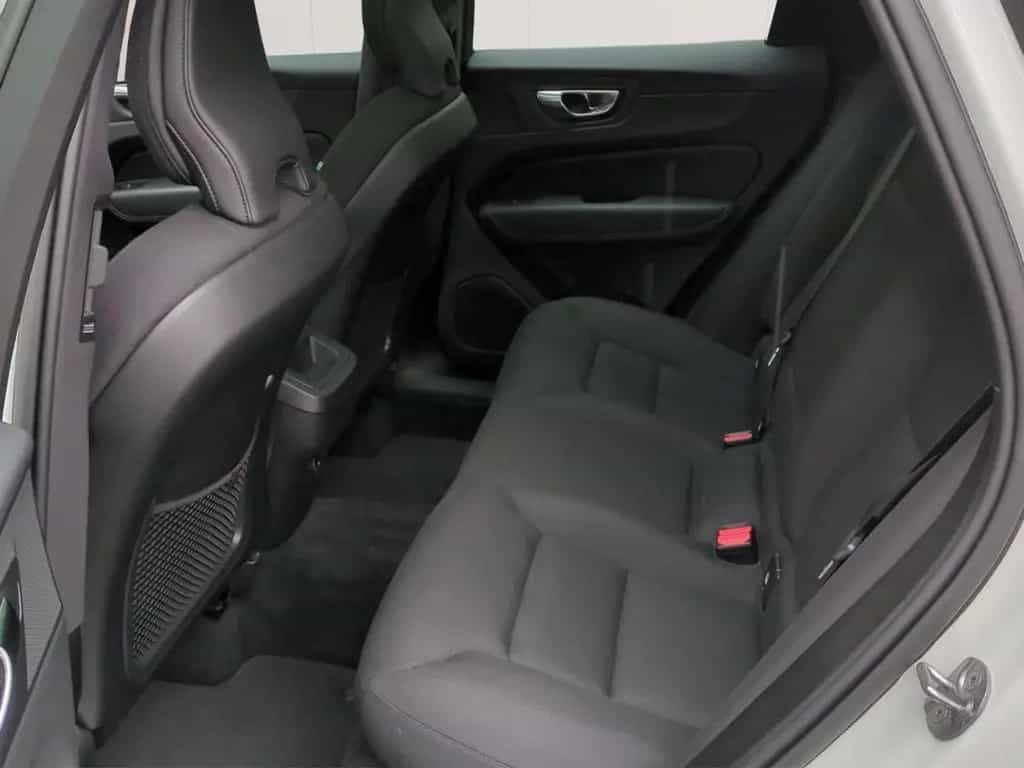 Volvo XC60 B4 Momentum PRO *Pano*Kamera*Winter-Paket* 08/2022-photo-9