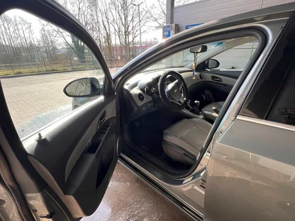 Chevrolet Cruze 04/2011-photo-11