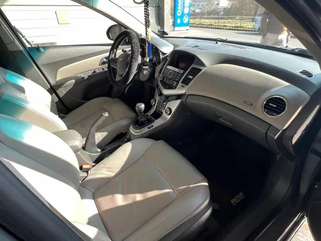 Chevrolet Cruze 04/2011-photo-8