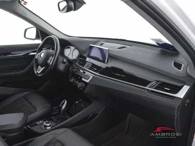 BMW X1 sDrive18d xLine 02/2022-photo-11