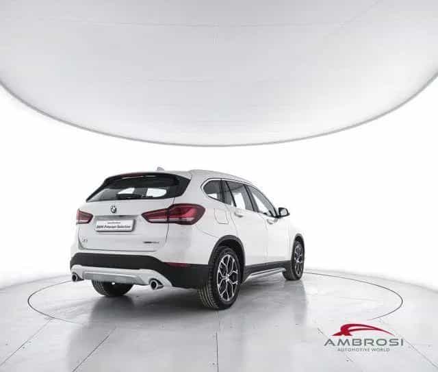BMW X1 sDrive18d xLine 02/2022-photo-2