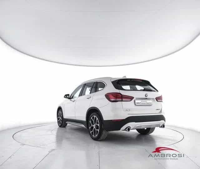 BMW X1 sDrive18d xLine 02/2022-photo-3