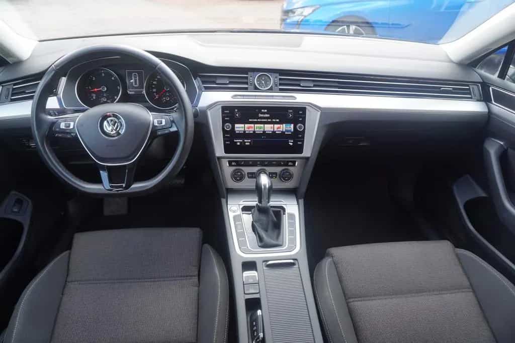 Volkswagen Passat Variant 2.0 TDI Comfortline ACC LED AHK 12/2017-photo-11