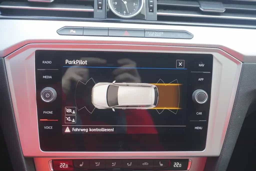 Volkswagen Passat Variant 2.0 TDI Comfortline ACC LED AHK 12/2017-photo-14