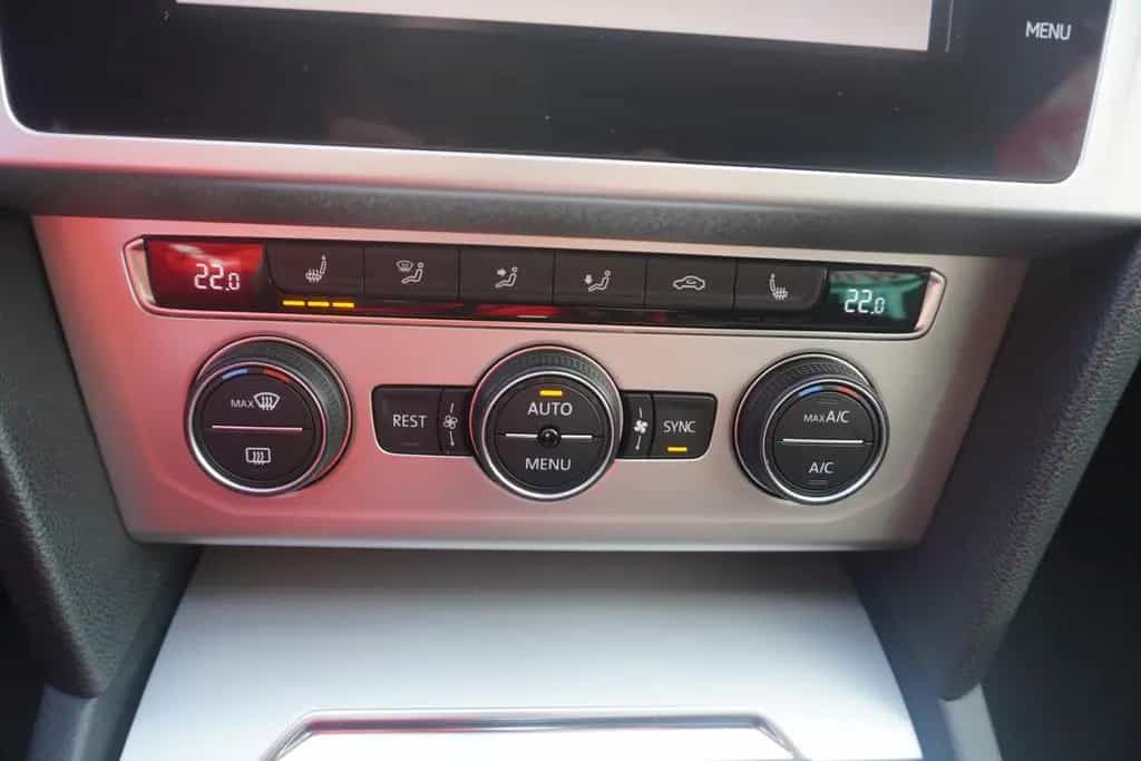 Volkswagen Passat Variant 2.0 TDI Comfortline ACC LED AHK 12/2017-photo-16