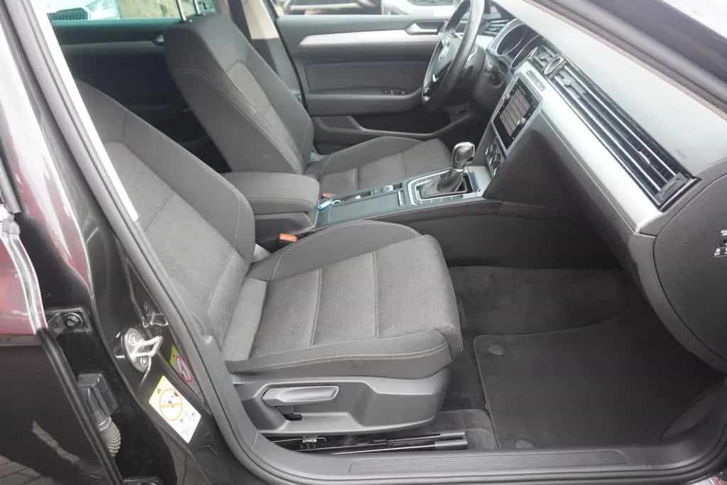 Volkswagen Passat Variant 2.0 TDI Comfortline ACC LED AHK 12/2017-photo-26