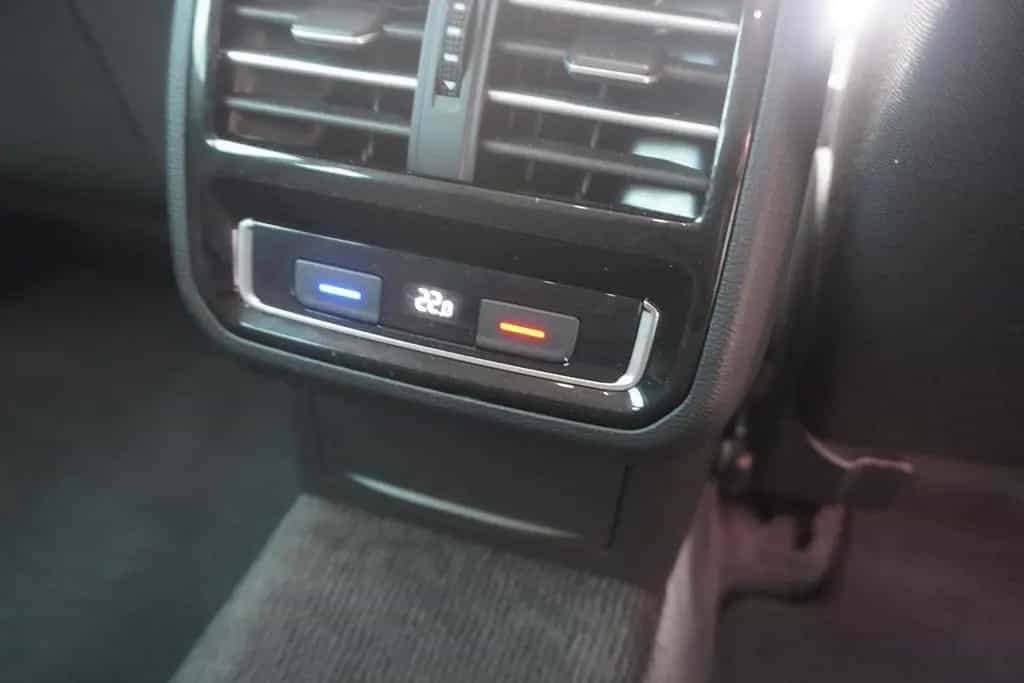 Volkswagen Passat Variant 2.0 TDI Comfortline ACC LED AHK 12/2017-photo-28