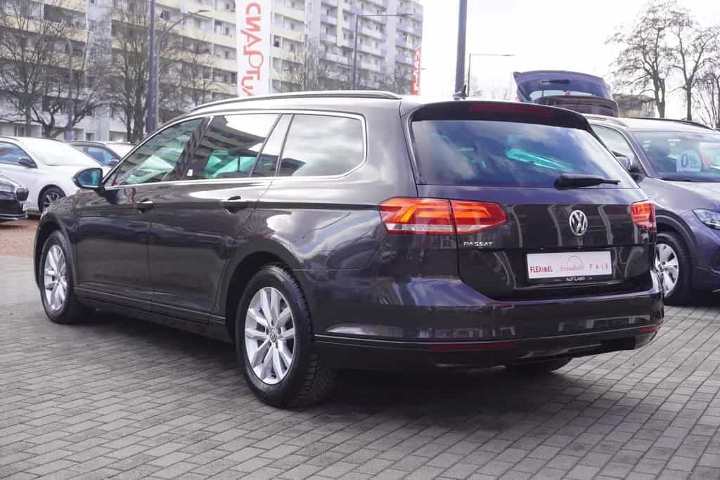 Volkswagen Passat Variant 2.0 TDI Comfortline ACC LED AHK 12/2017-photo-3