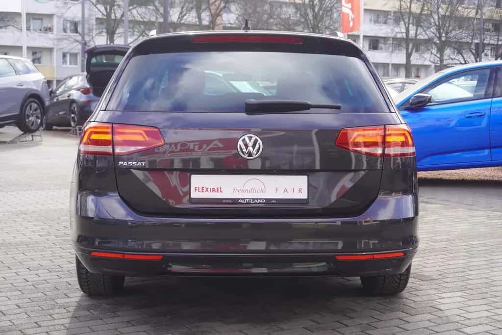Volkswagen Passat Variant 2.0 TDI Comfortline ACC LED AHK 12/2017-photo-4