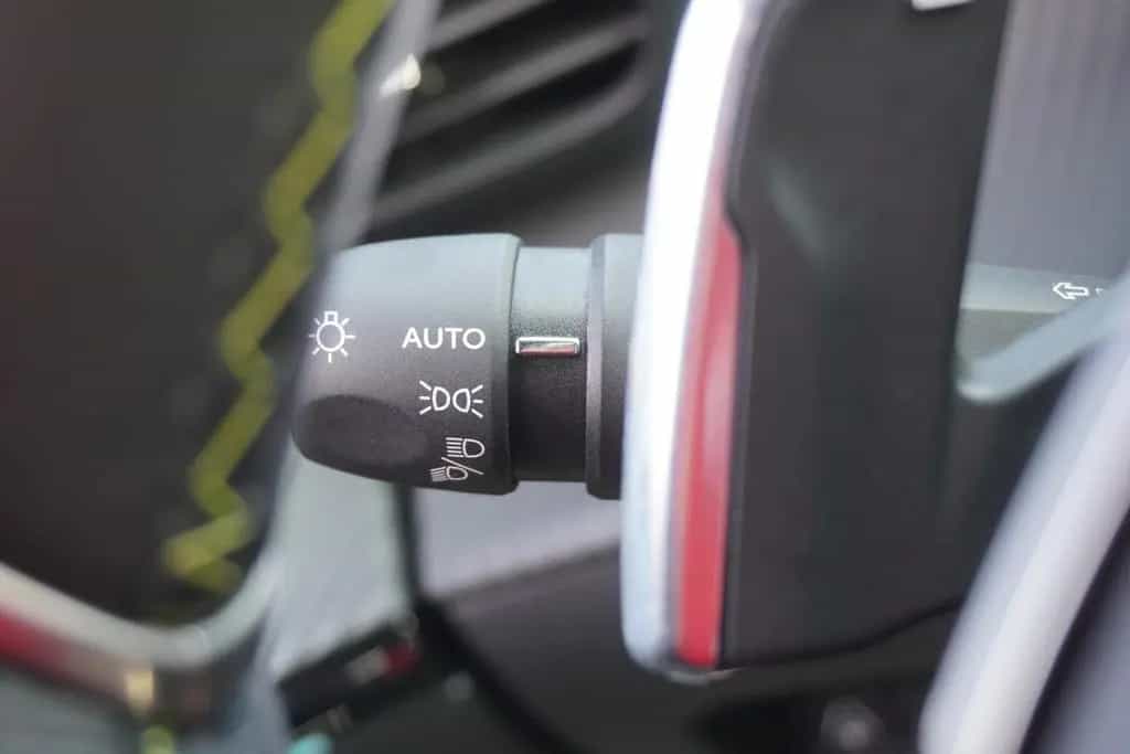 Peugeot 2008 1.2 PureTech GT LED Kamera Sitzheizung 03/2023-photo-16