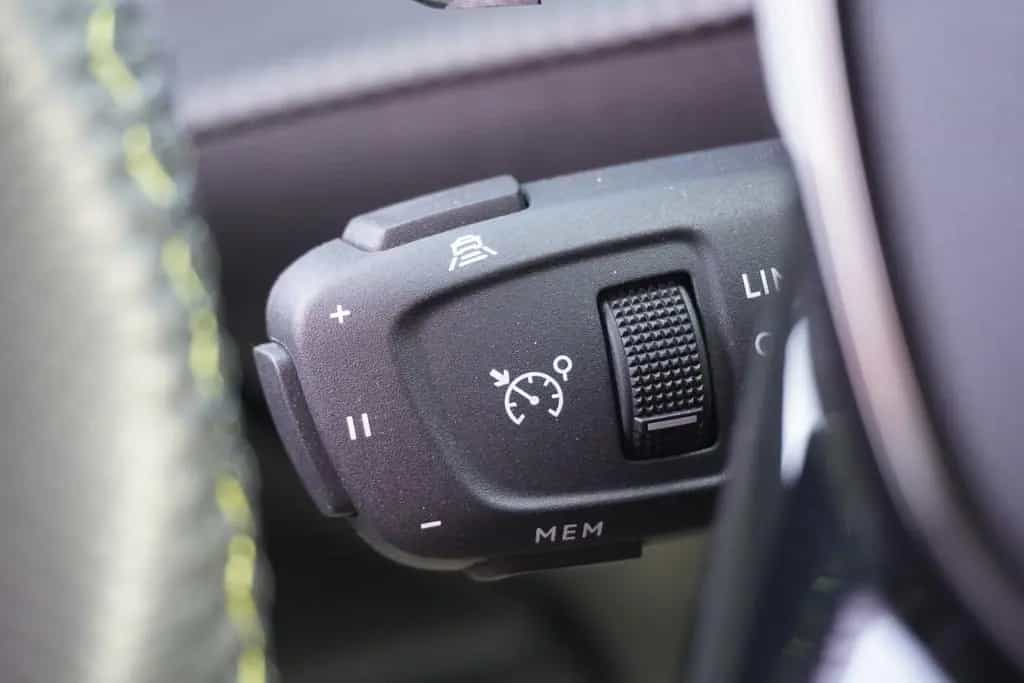 Peugeot 2008 1.2 PureTech GT LED Kamera Sitzheizung 03/2023-photo-17