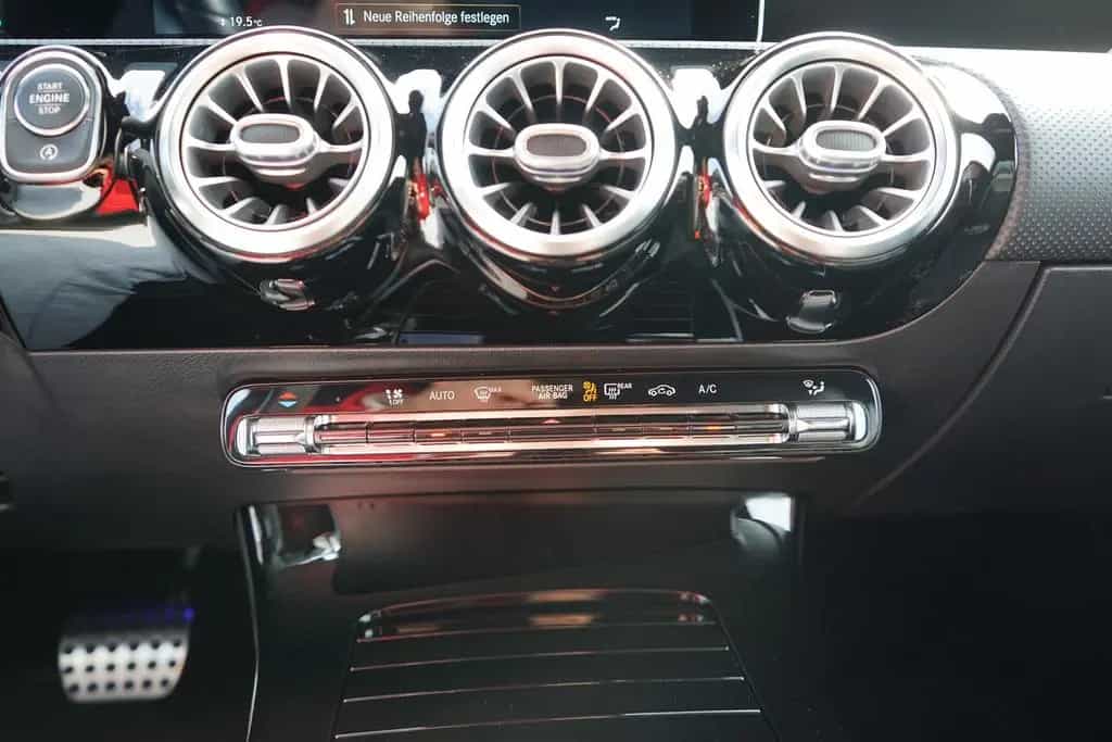 Mercedes-Benz CLA 220 CLA SB 220 d AMG Line MBUX LED ACC Navi Kamera 09/2019-photo-35
