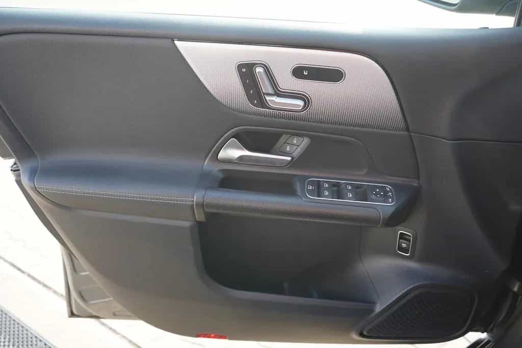 Mercedes-Benz B 180 B180 Style LED Navi Sitzheizung Totwinkel 360° 03/2020-photo-29