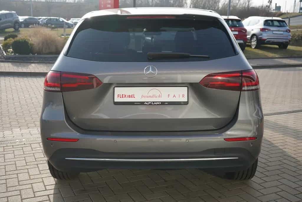 Mercedes-Benz B 180 B180 Style LED Navi Sitzheizung Totwinkel 360° 03/2020-photo-4