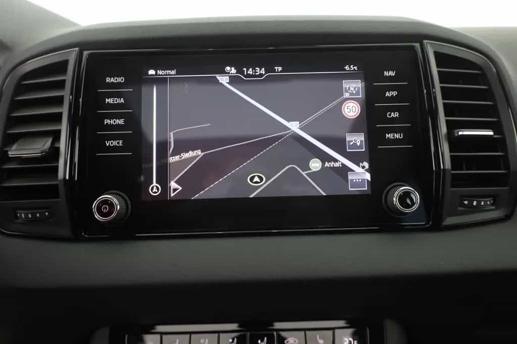 Skoda Karoq Sportline 1.5 TSI DSG Matrix ACC AHK Pano 09/2025-photo-10