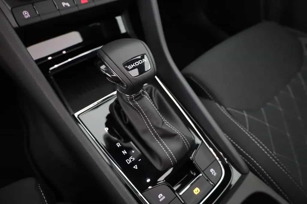 Skoda Karoq Sportline 1.5 TSI DSG Matrix ACC AHK Pano 09/2025-photo-12