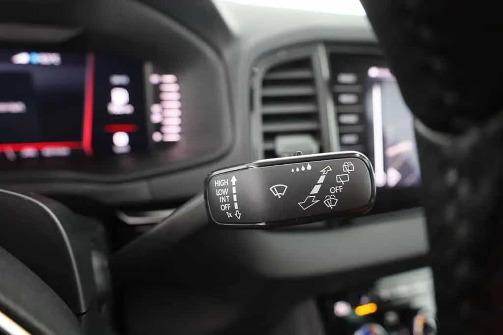 Skoda Karoq Sportline 1.5 TSI DSG Matrix ACC AHK Pano 09/2025-photo-18