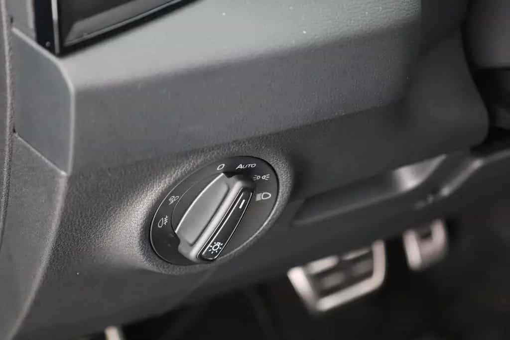 Skoda Karoq Sportline 1.5 TSI DSG Matrix ACC AHK Pano 09/2025-photo-19