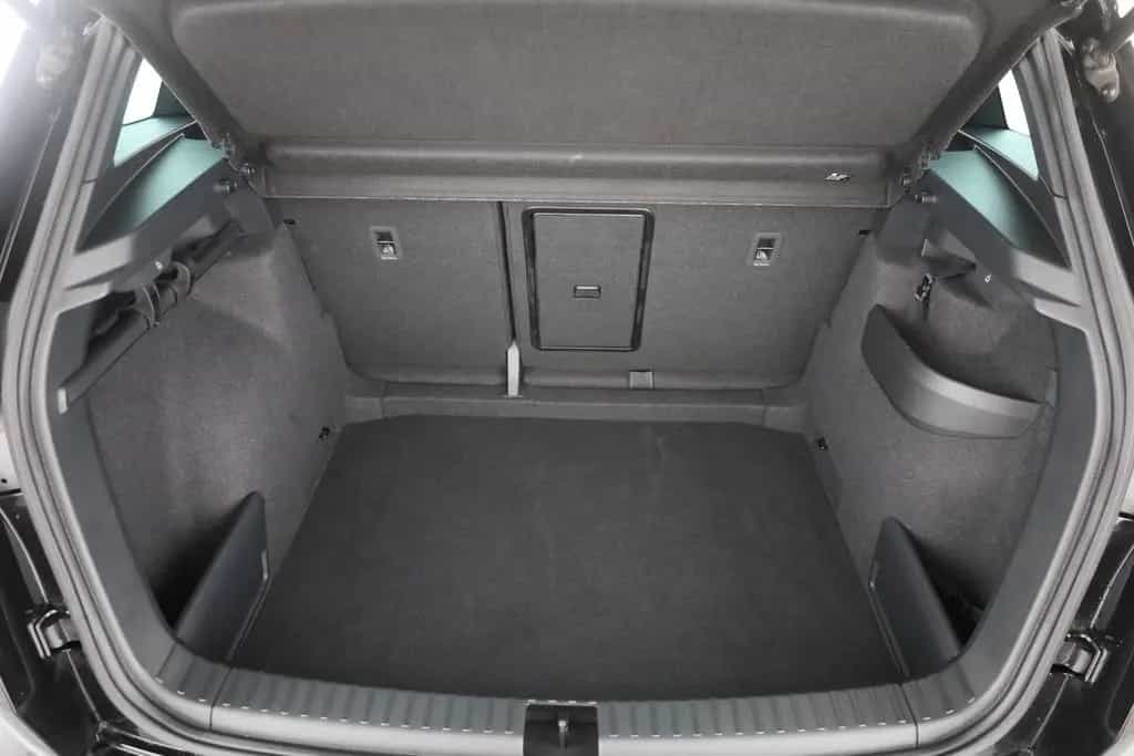 Skoda Karoq Sportline 1.5 TSI DSG Matrix ACC AHK Pano 09/2025-photo-24