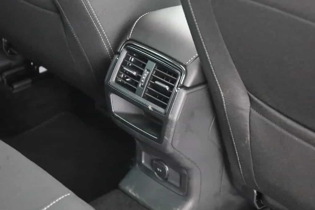 Skoda Karoq Sportline 1.5 TSI DSG Matrix ACC AHK Pano 09/2025-photo-27