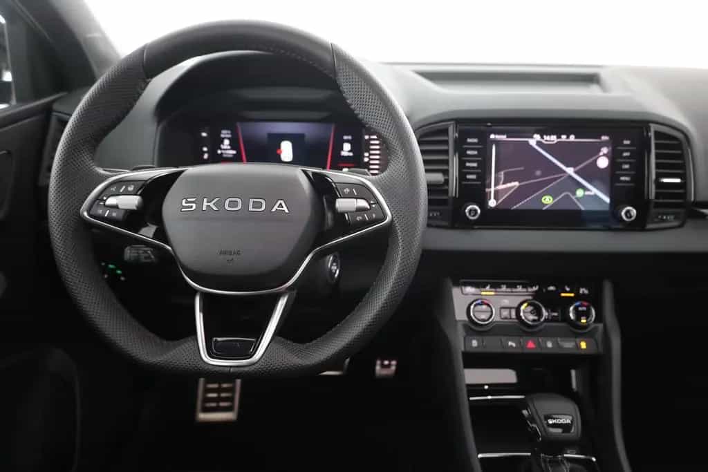 Skoda Karoq Sportline 1.5 TSI DSG Matrix ACC AHK Pano 09/2025-photo-9