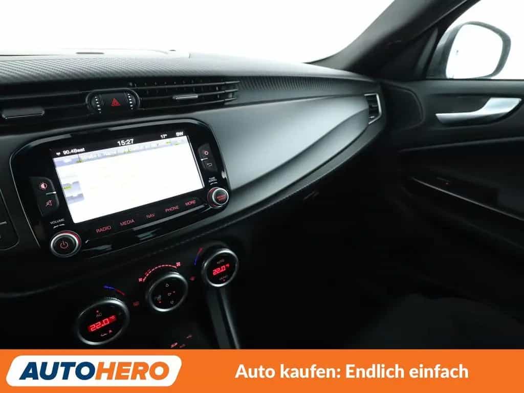 Alfa Romeo 1.4 Turbo Sprint *NAV*TEMPO*PDC*SHZ*ALU*KLIMA* 12/2015-photo-24