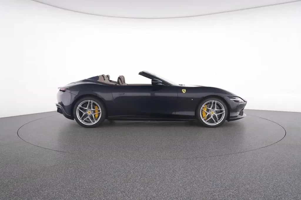 Ferrari Roma Spider FULL-CARBON BEIFAHRERDISPLAY 04/2025-photo-13