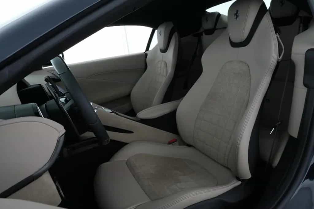Ferrari Roma Spider FULL-CARBON BEIFAHRERDISPLAY 04/2025-photo-20