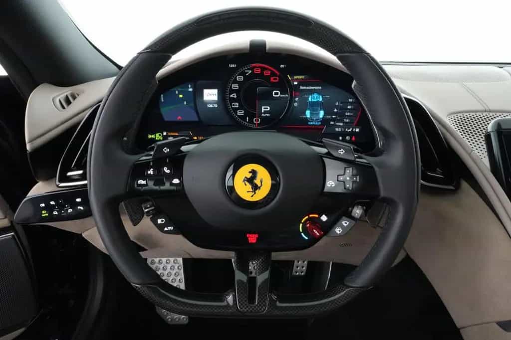 Ferrari Roma Spider FULL-CARBON BEIFAHRERDISPLAY 04/2025-photo-21