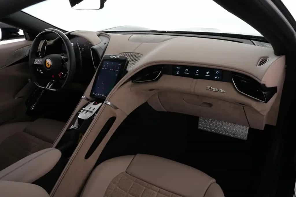Ferrari Roma Spider FULL-CARBON BEIFAHRERDISPLAY 04/2025-photo-23