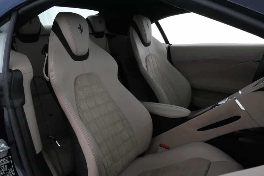 Ferrari Roma Spider FULL-CARBON BEIFAHRERDISPLAY 04/2025-photo-24
