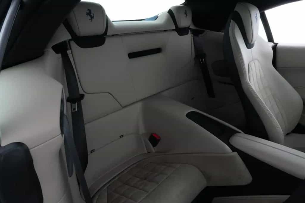Ferrari Roma Spider FULL-CARBON BEIFAHRERDISPLAY 04/2025-photo-25