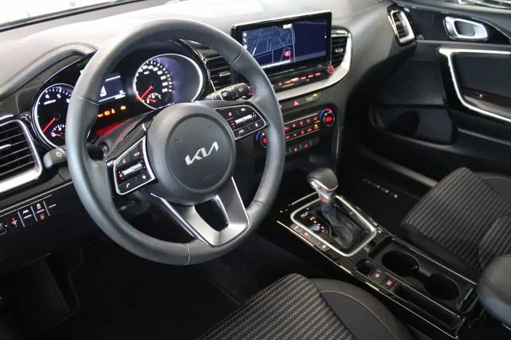 Kia Ceed / Ceed Spirit Aut. LED NAVI ACC BLIS uvm. 04/2025-photo-15