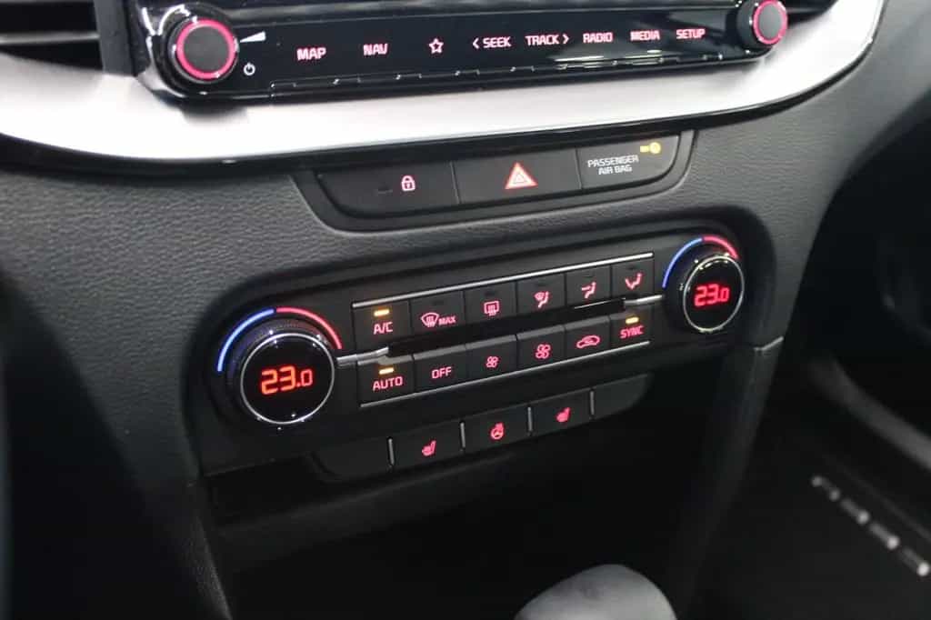 Kia Ceed / Ceed Spirit Aut. LED NAVI ACC BLIS uvm. 04/2025-photo-17