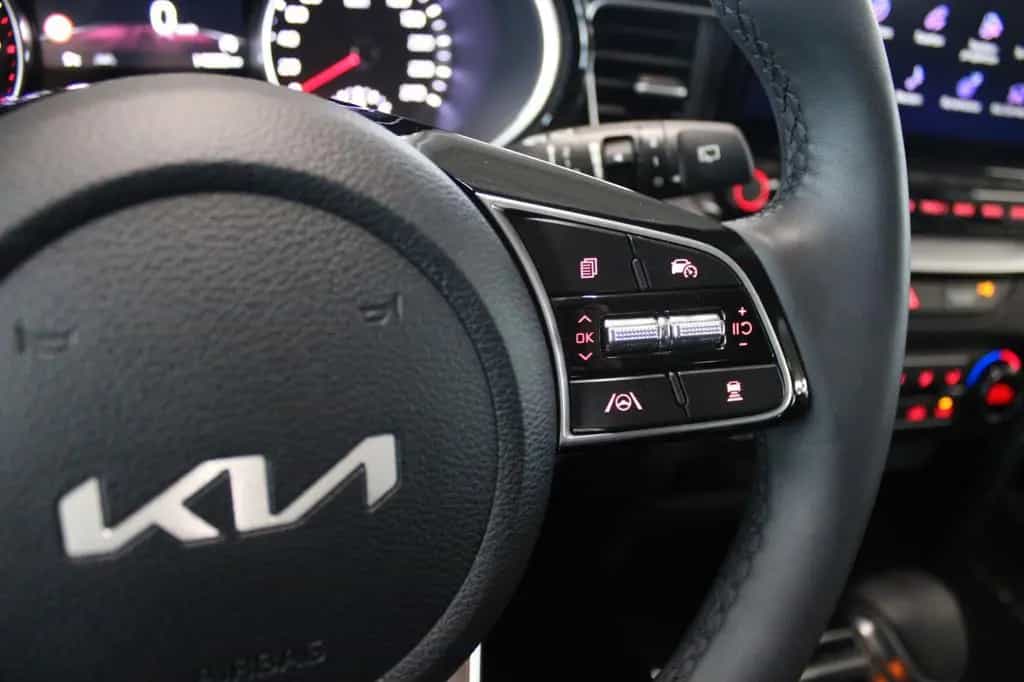 Kia Ceed / Ceed Spirit Aut. LED NAVI ACC BLIS uvm. 04/2025-photo-23