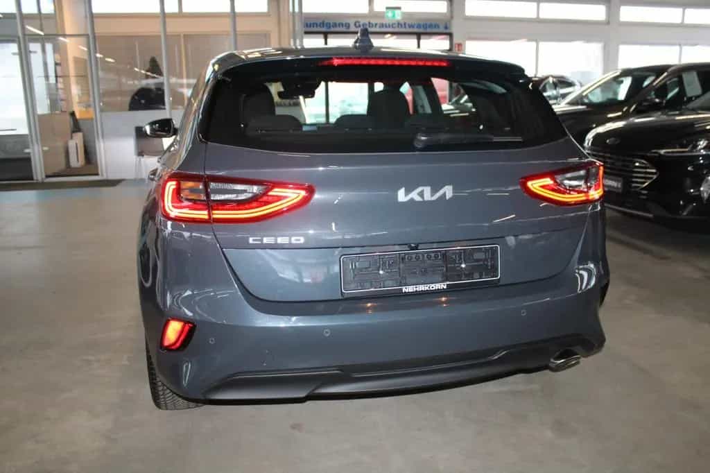 Kia Ceed / Ceed Spirit Aut. LED NAVI ACC BLIS uvm. 04/2025-photo-4