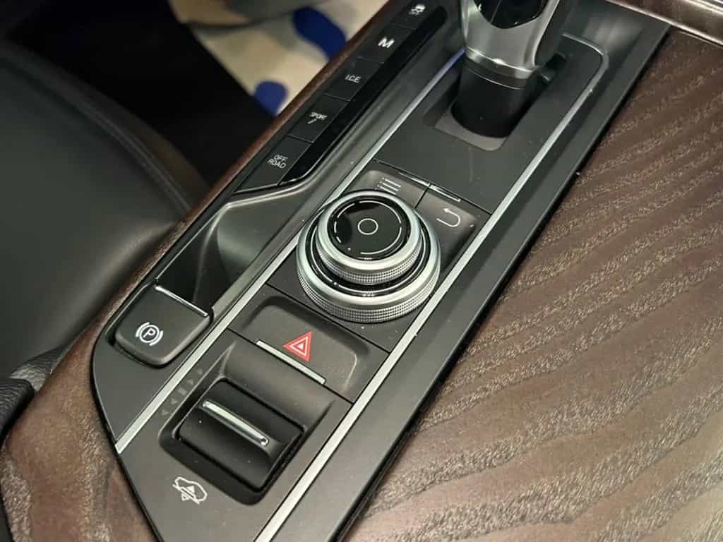 Maserati Levante 3.0 Q4 DIESEL *Panorama *360 Kamera * 09/2017-photo-9