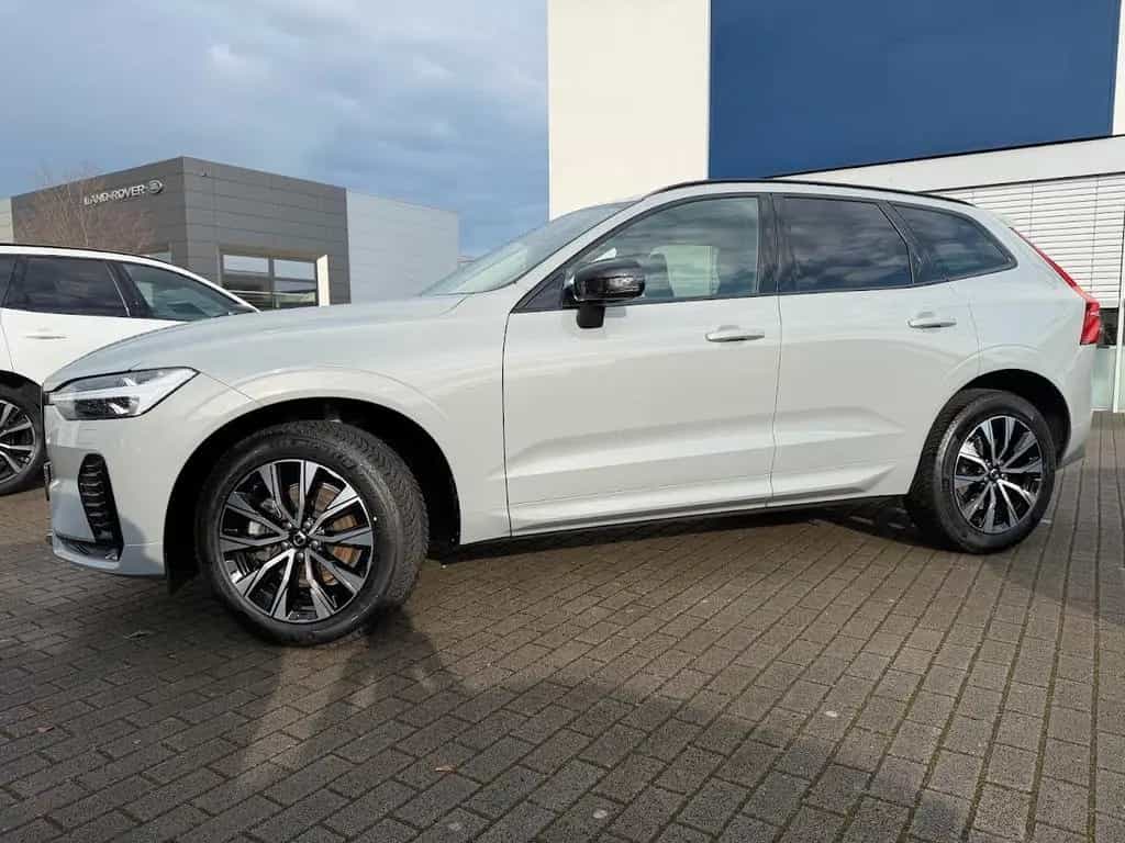 Volvo XC60 B5 Plus Dark AWD 02/2025-photo-1