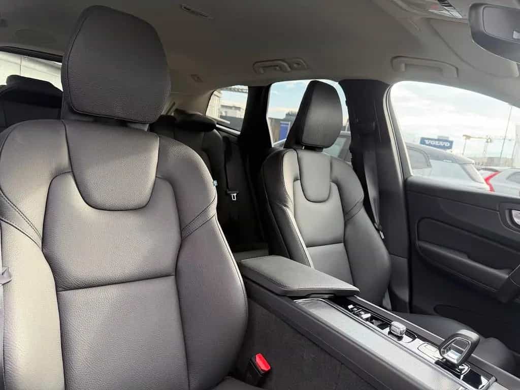 Volvo XC60 B5 Plus Dark AWD 02/2025-photo-11