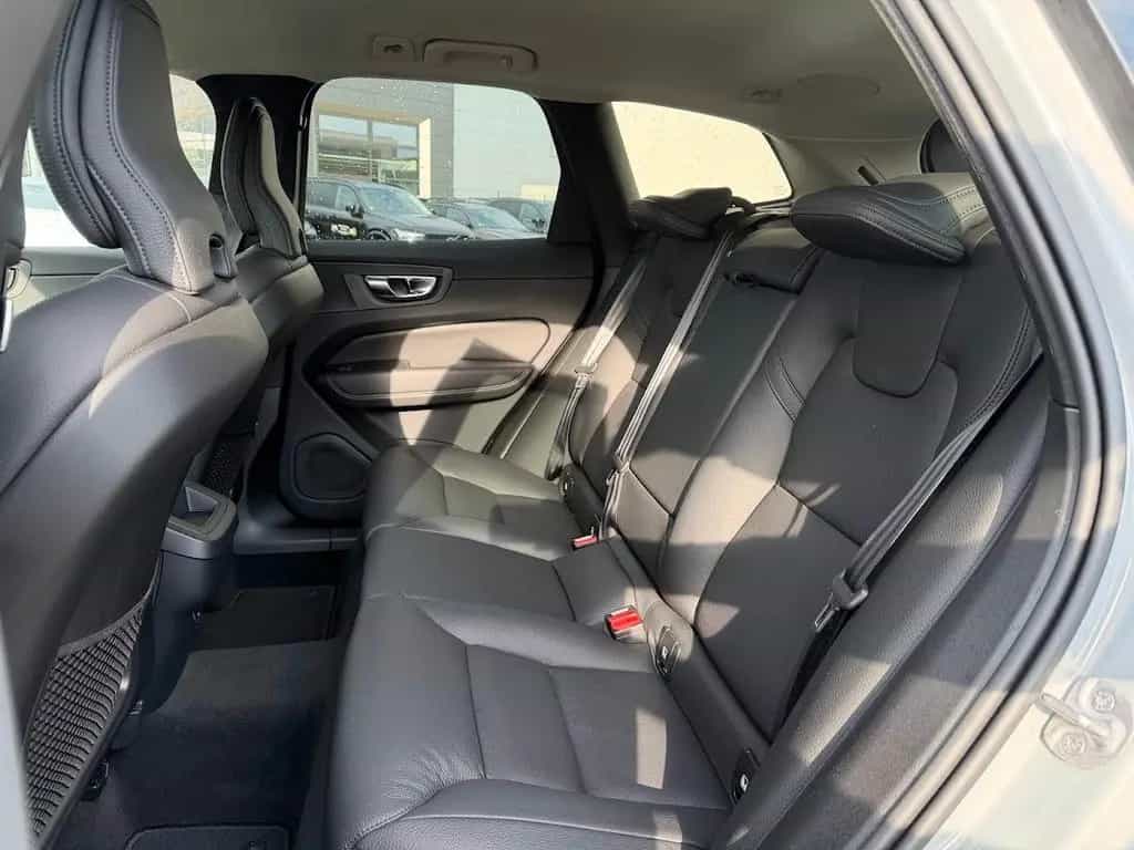 Volvo XC60 B5 Plus Dark AWD 02/2025-photo-4