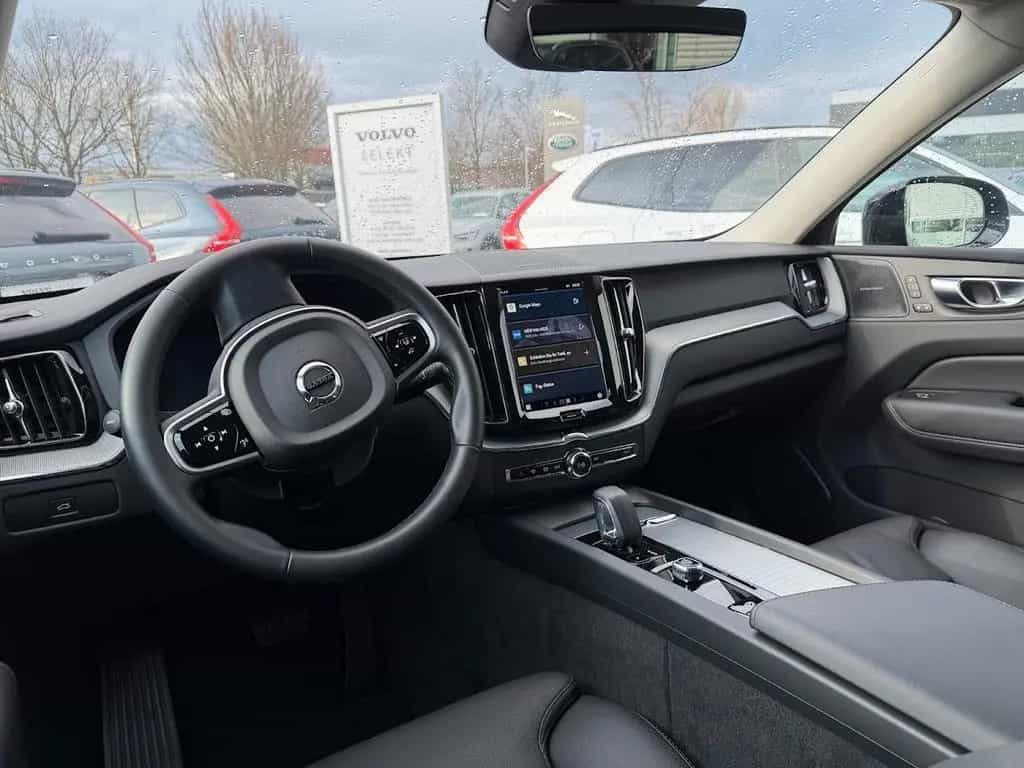 Volvo XC60 B5 Plus Dark AWD 02/2025-photo-5